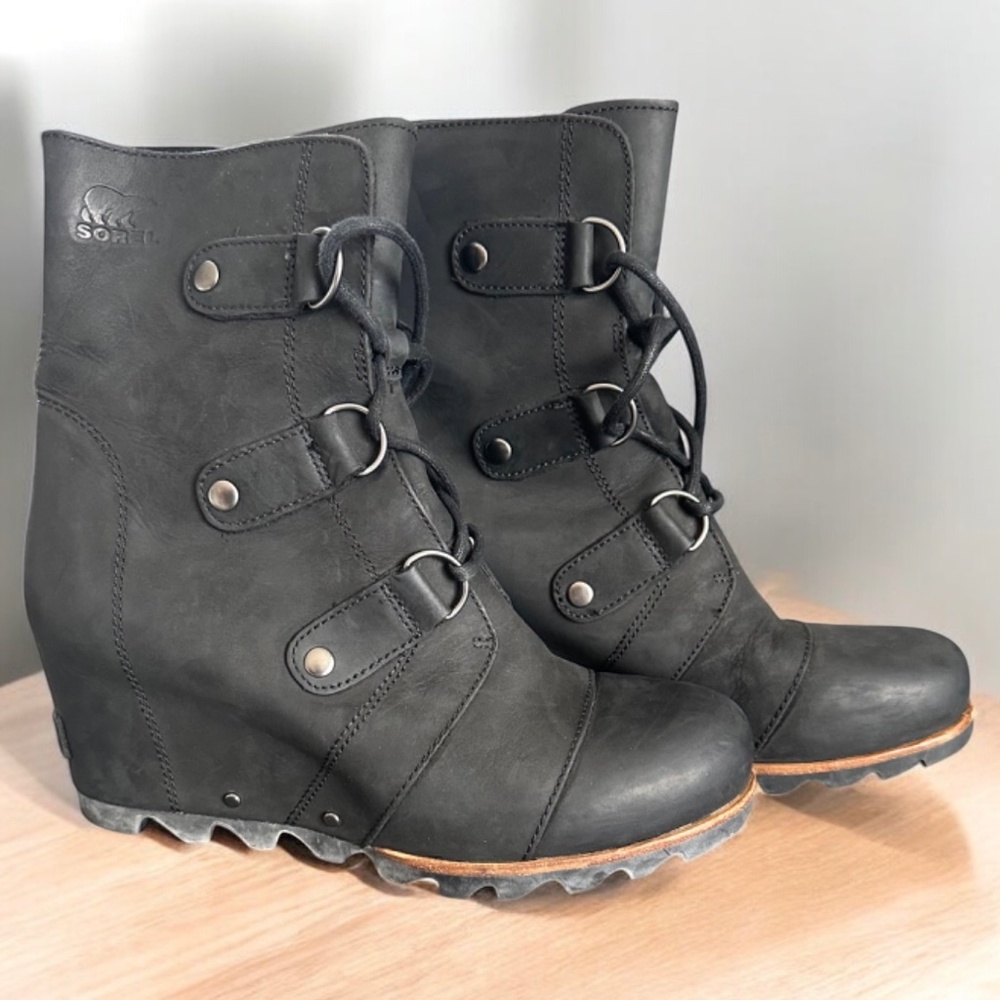 SOREL Joan Of Artic black wedge boots womens size 8.5 Waterproof NL 2173-011